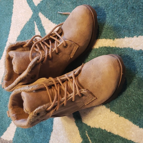 Small boots - Picture 8 of 8